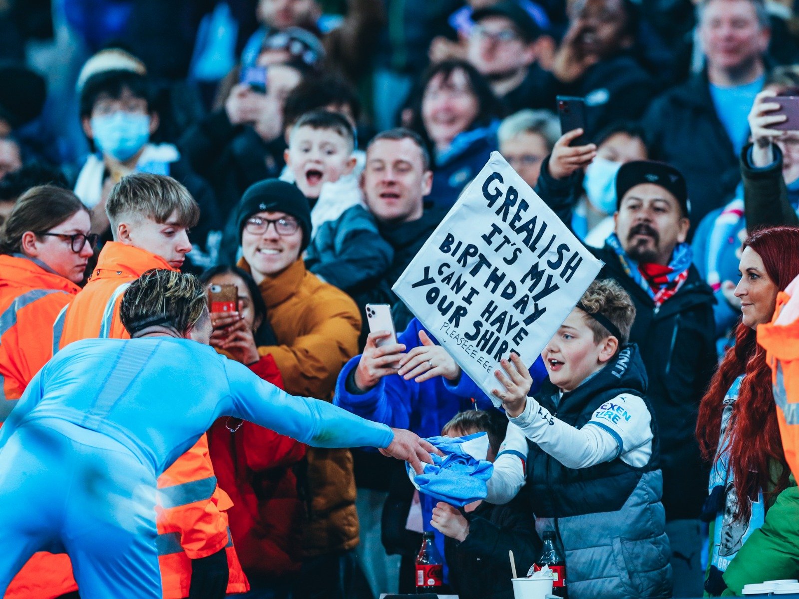 的球迷们来 的球迷们来